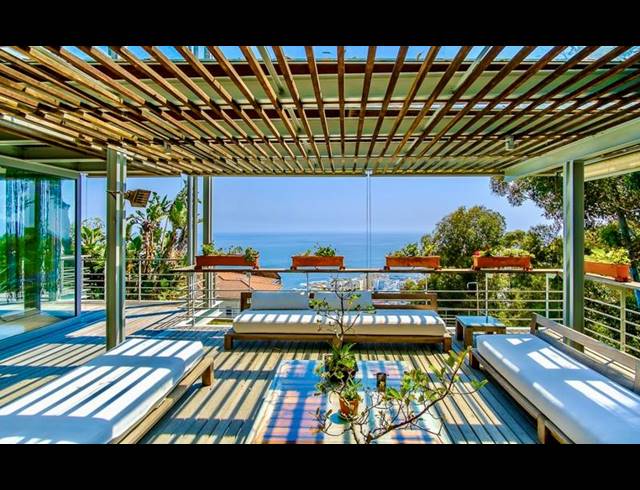 5 BEDROOM HOUSE FOR SALE IN BANTRY BAY